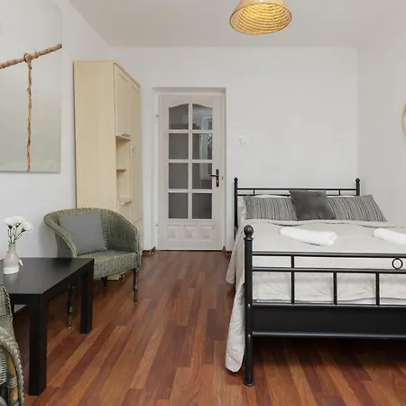 Spacious Astronaut'S Apartment Warsaw Wlochy By Noclegi Renters Exterior photo